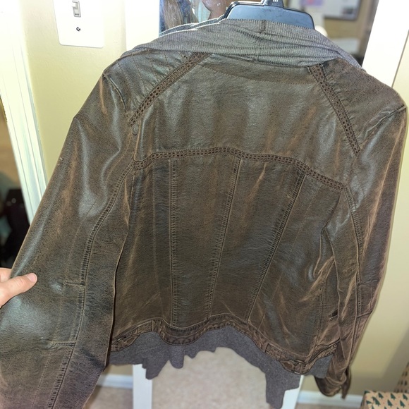 Leather jacket - Picture 4 of 8